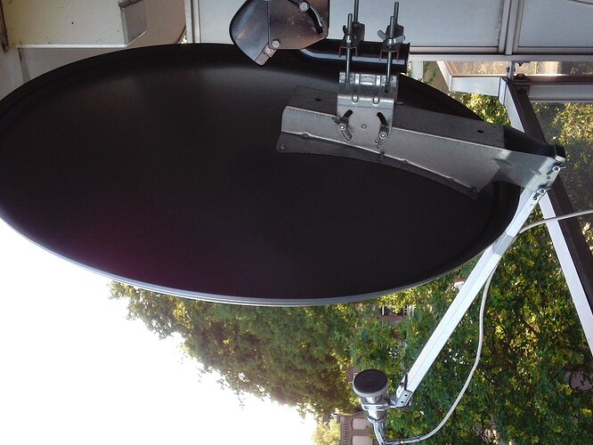 Skyware-Feed-Gibby_1m_dish.jpg.8f99eb6cf0308996f4c0251fa5b1833f.jpg