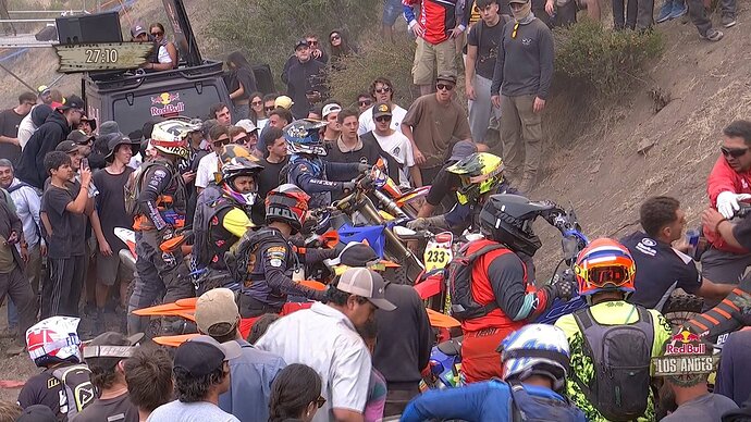 REDBULLLOSANDES_359212604_H_7500_20241116_175650.jpg.10dc5eed264541bb4181c333b9983885.jpg