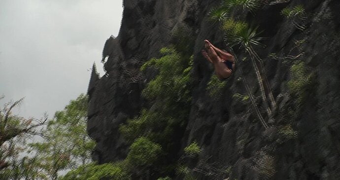 REDBULLCLIFFDIVINGPHILS(main)_007012686_H_7500_20250413_134309.jpg.38efe3a1e4479e9aaeef166b9f49427c.jpg