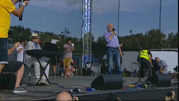0623Satfeeds-DX_57.jpg.4335892fd68e93aa90762095d3d73722.jpg